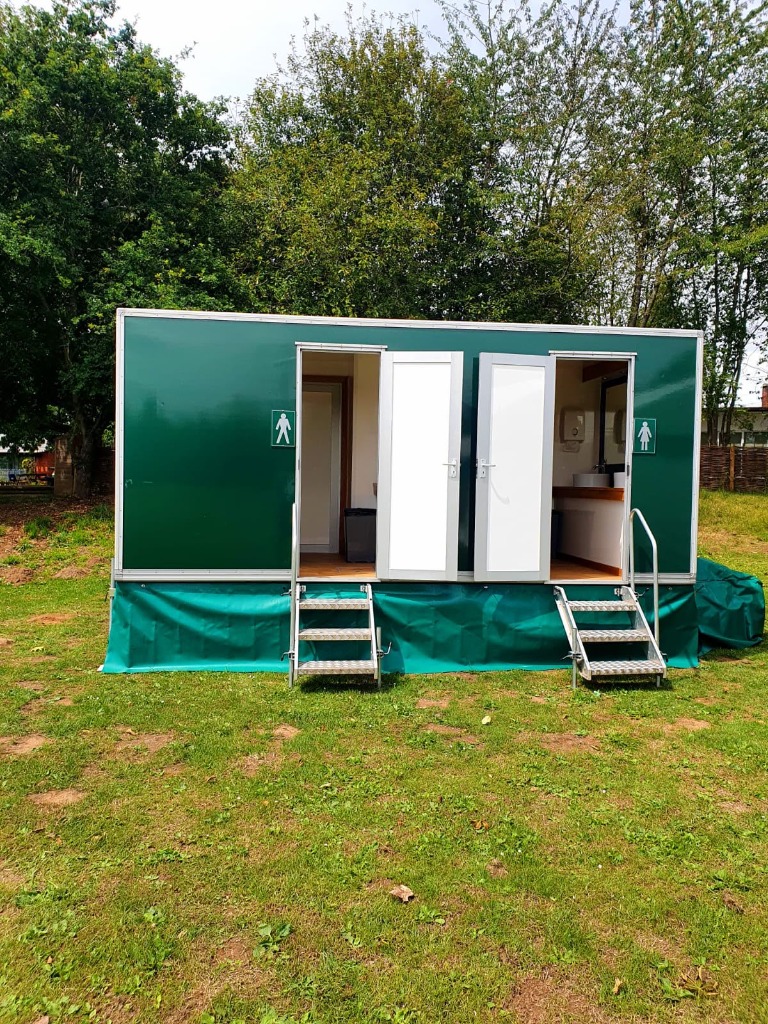 Luxury 2+1 portable toilet trailer exterior