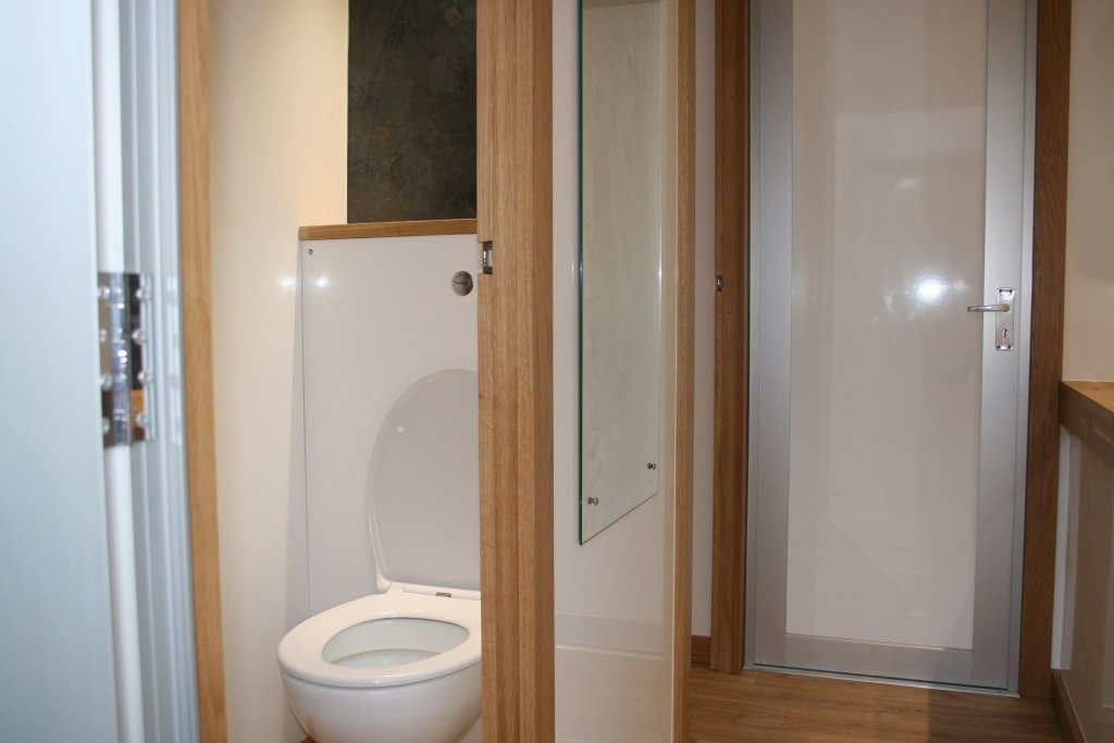 2+1 unit interior WC cubicle