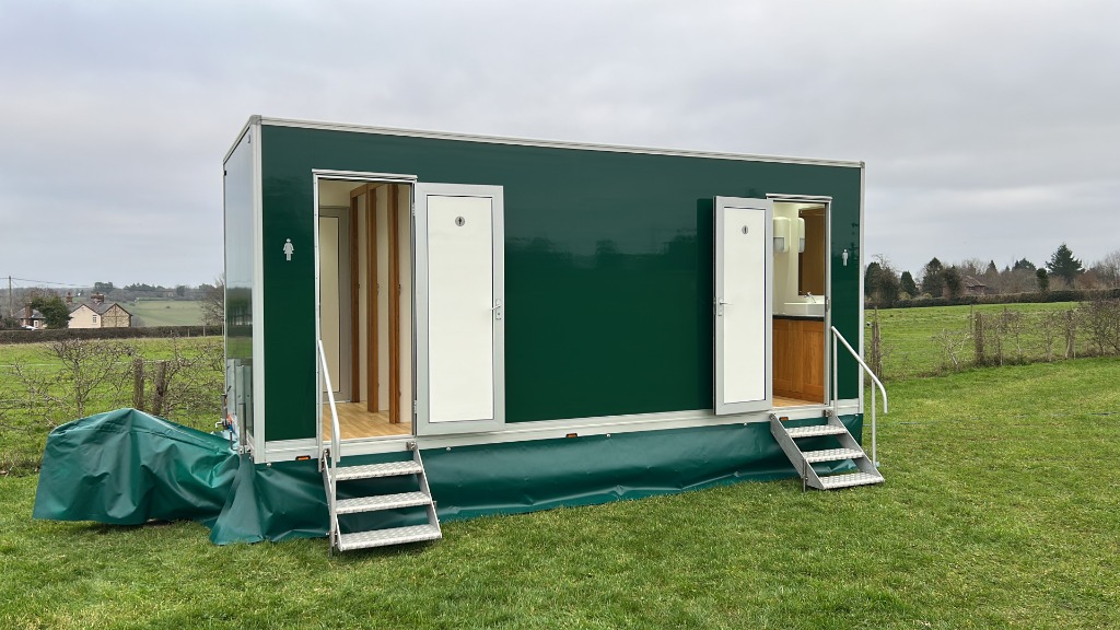 Luxury 3+1 portable toilet trailer exterior